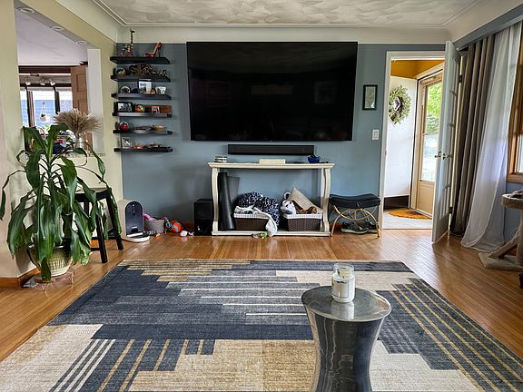 5th image of 363 University Ave Floor 1