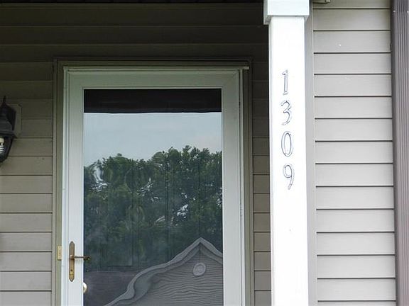 4th image of 1309 W Washington St