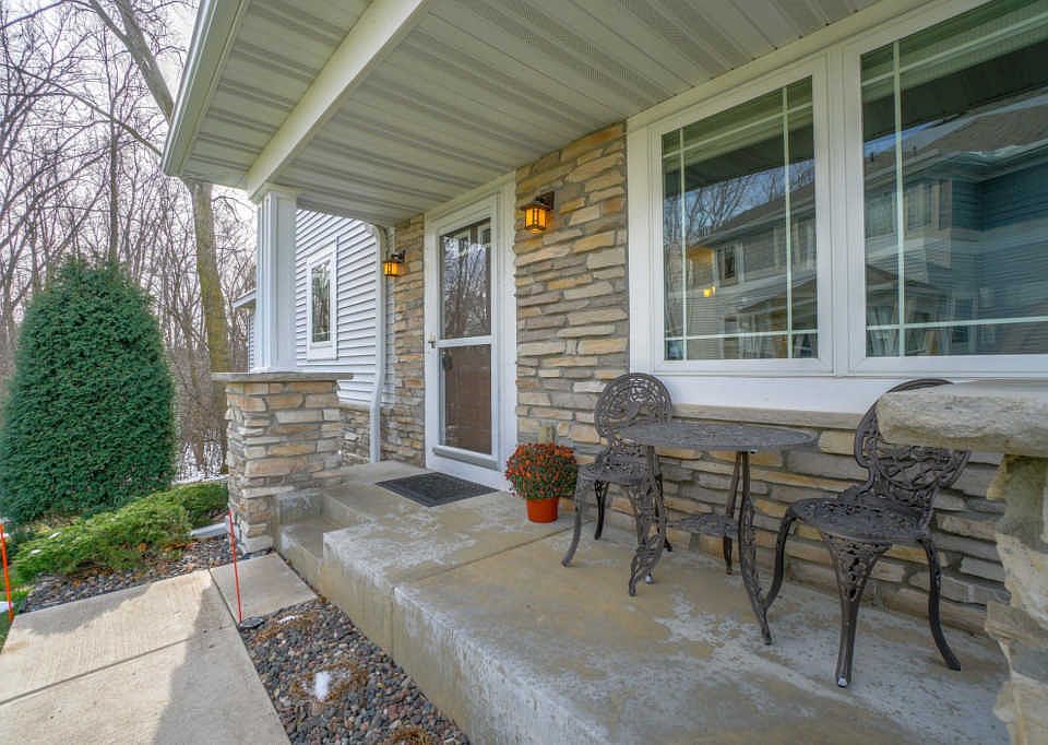 1st image of 525 Sutherland Dr