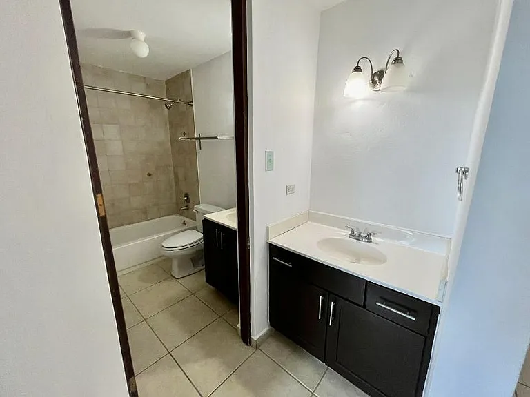 Cond Altos De Escorial Apt 520 — Photo 16