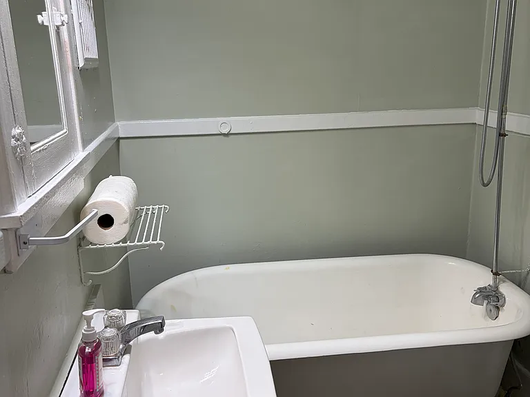 1598 Front St #3 — Photo 6