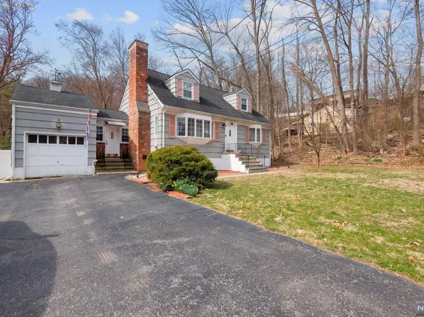 141 Union Ave, Bloomingdale, NJ 07403