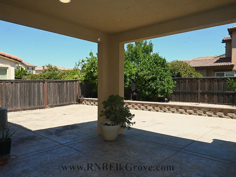 8280 Columbo Cir — Photo 30