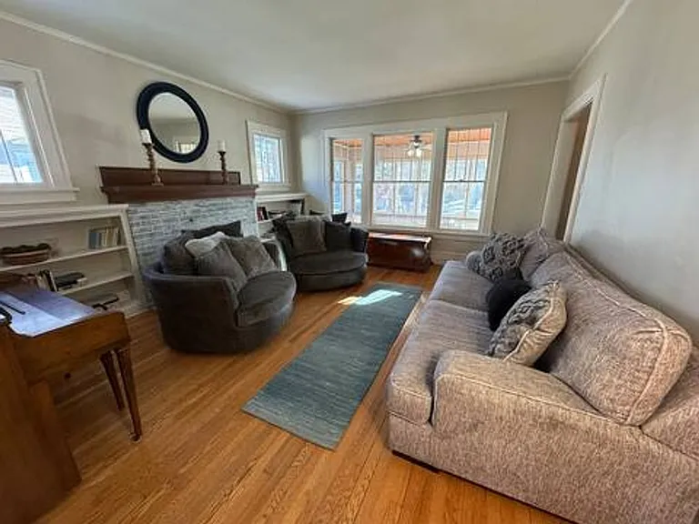 133 Avenue D — Photo 4