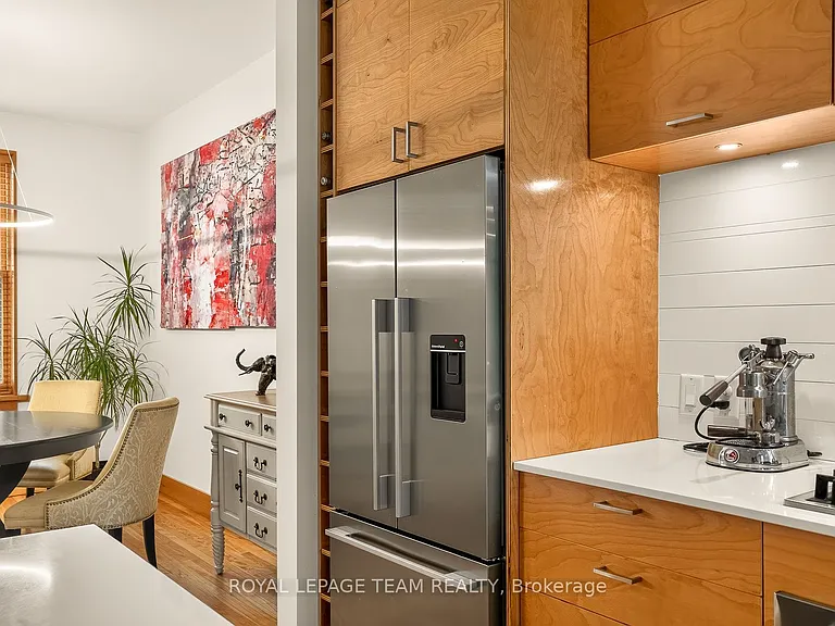 66 Ivy Cres — Photo 11