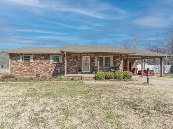 4 Charles Dr, Sikeston, MO 63801