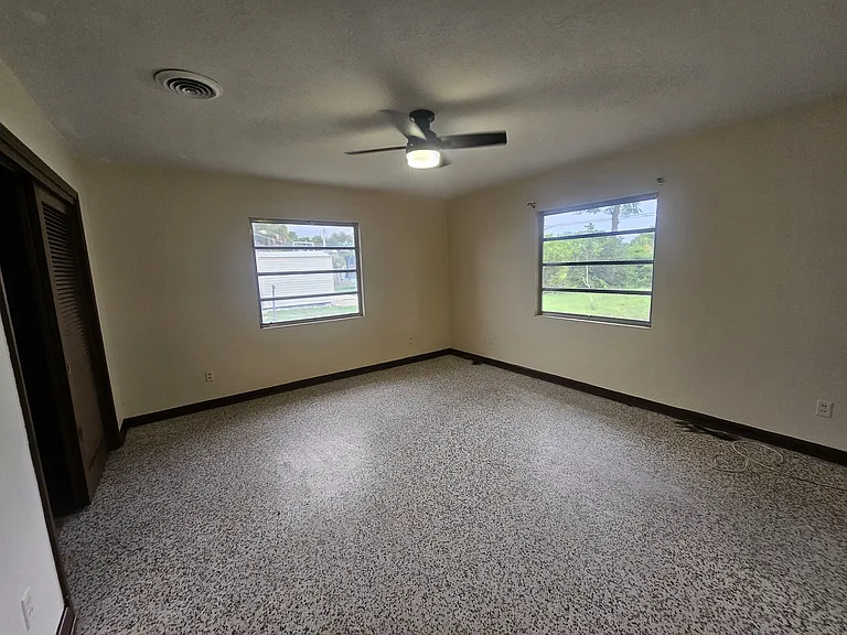 824 Cypress Ave — Photo 6