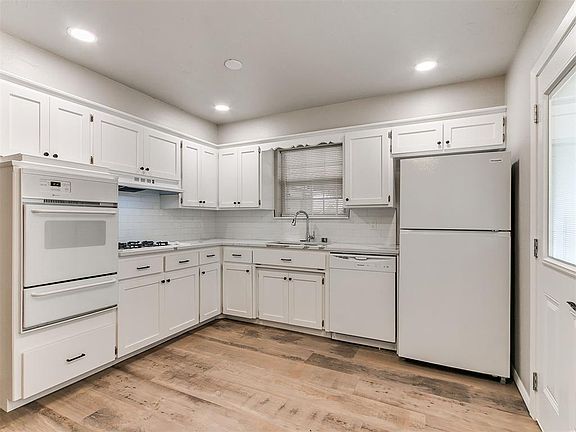 5th image of 4921 SE 19th St