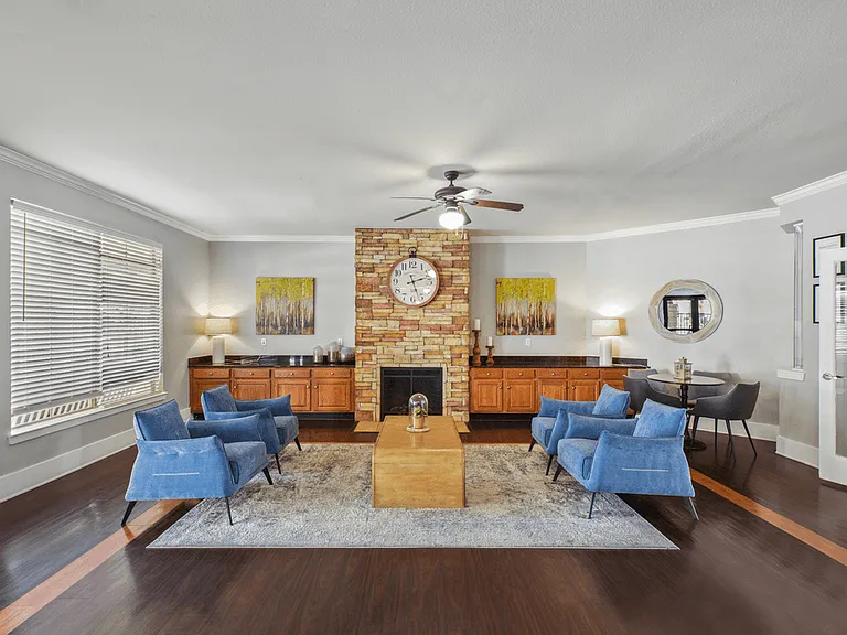 Park Place at Loyola Apartments — Photo 11