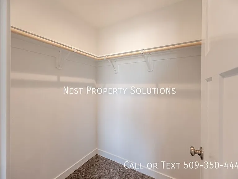 651 Hargraves Ave NE #B — Photo 32