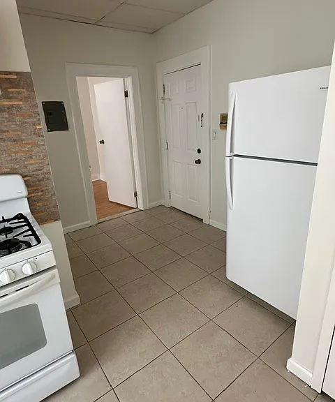 137 Center St #11 — Photo 3