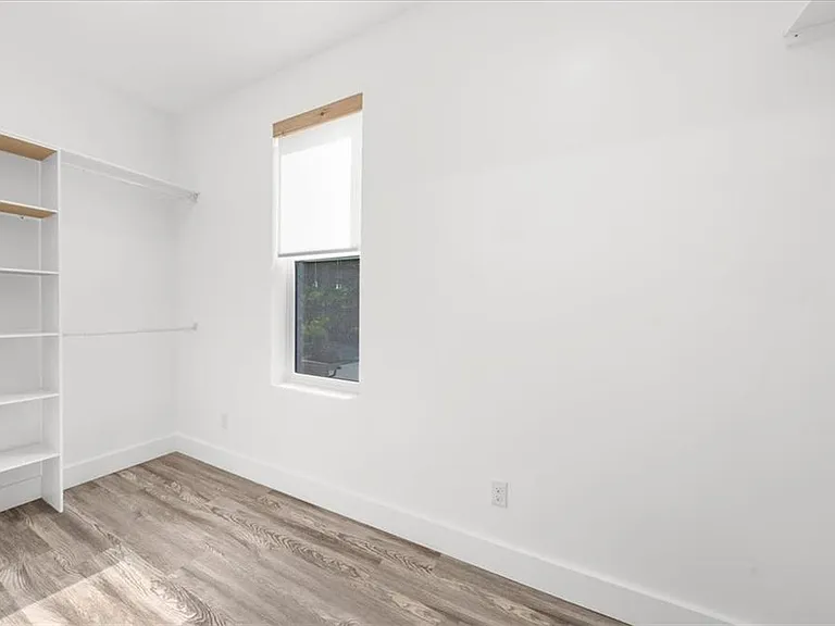 1871 Dyer Cir — Photo 43