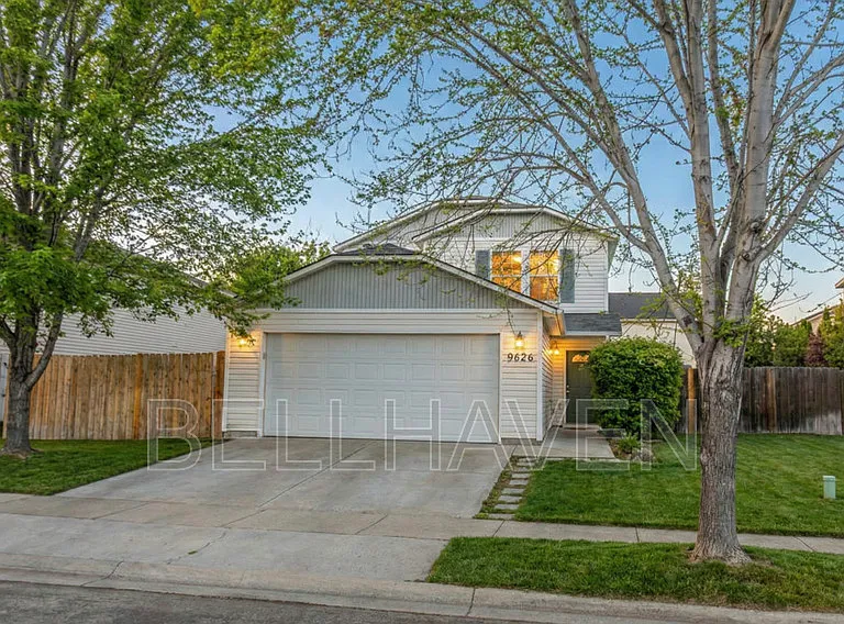 9626 W Rustica Dr — Photo 2