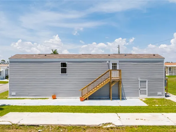 20751 Garden Dr, Estero, FL 33928