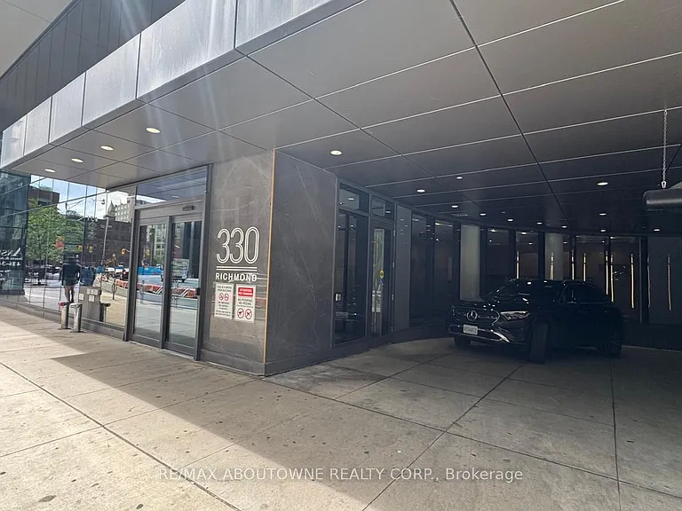 330 Richmond St W #207 — Photo 4