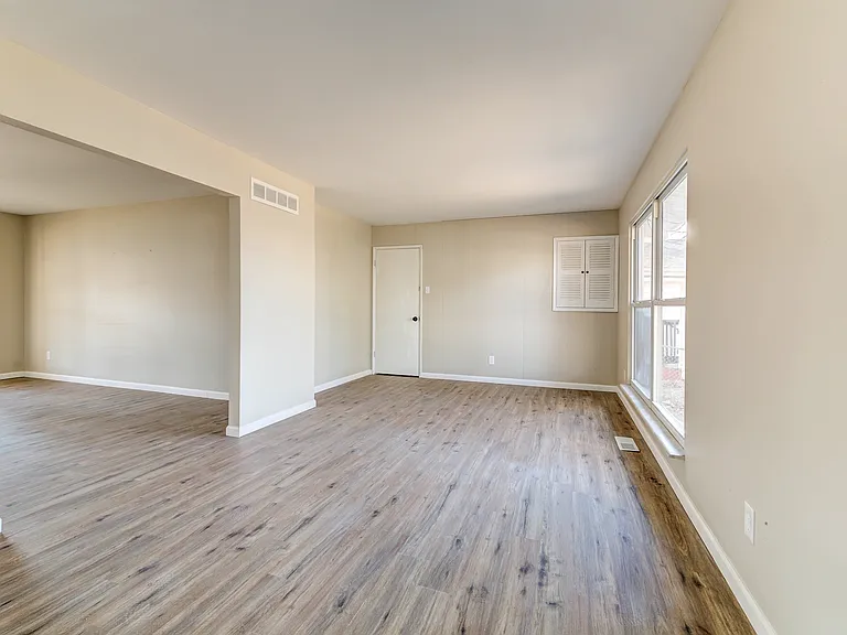 8435 Bridle Spur Dr — Photo 10