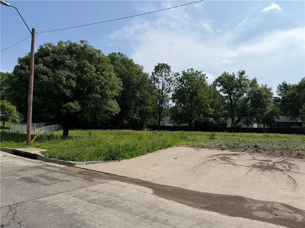 8117 Jarboe St, Kansas City, MO 64114