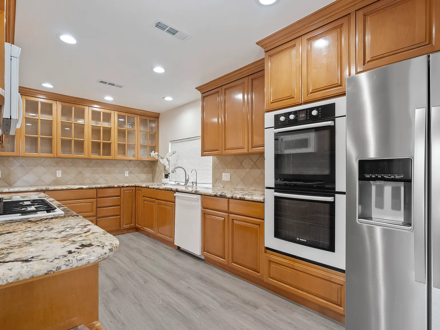 3 bed, 1500 sqft, $4,500 — Photo 2