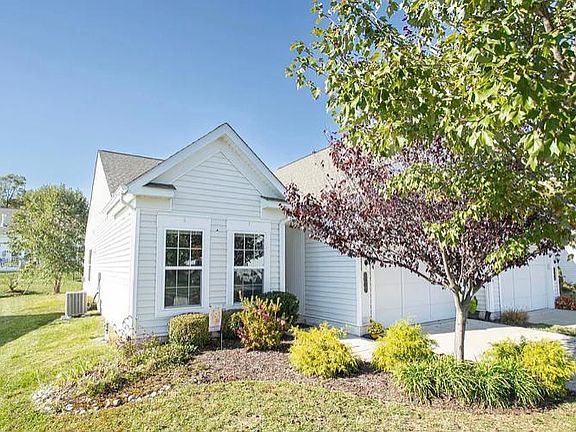 2nd image of 184 Hyannis Pl