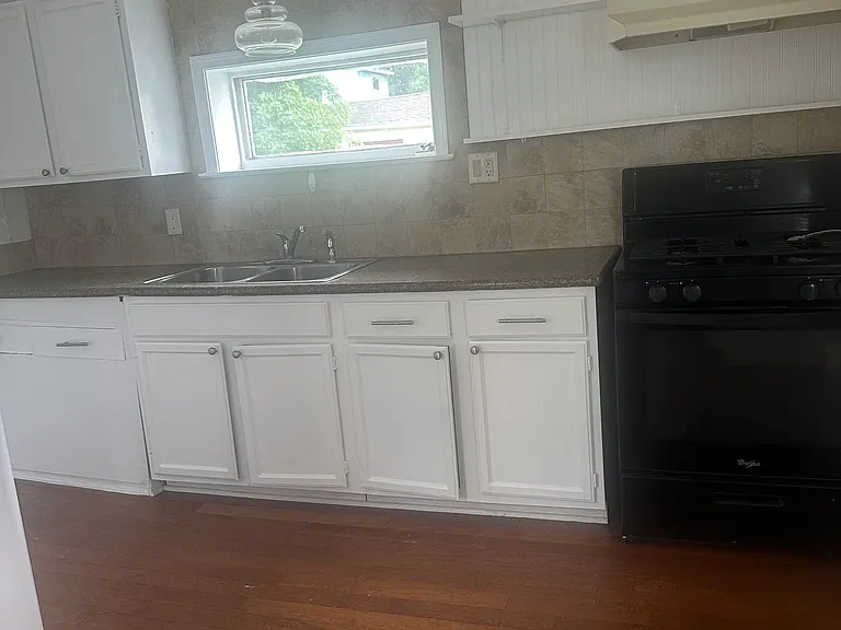 4476 Apulia Rd — Photo 8