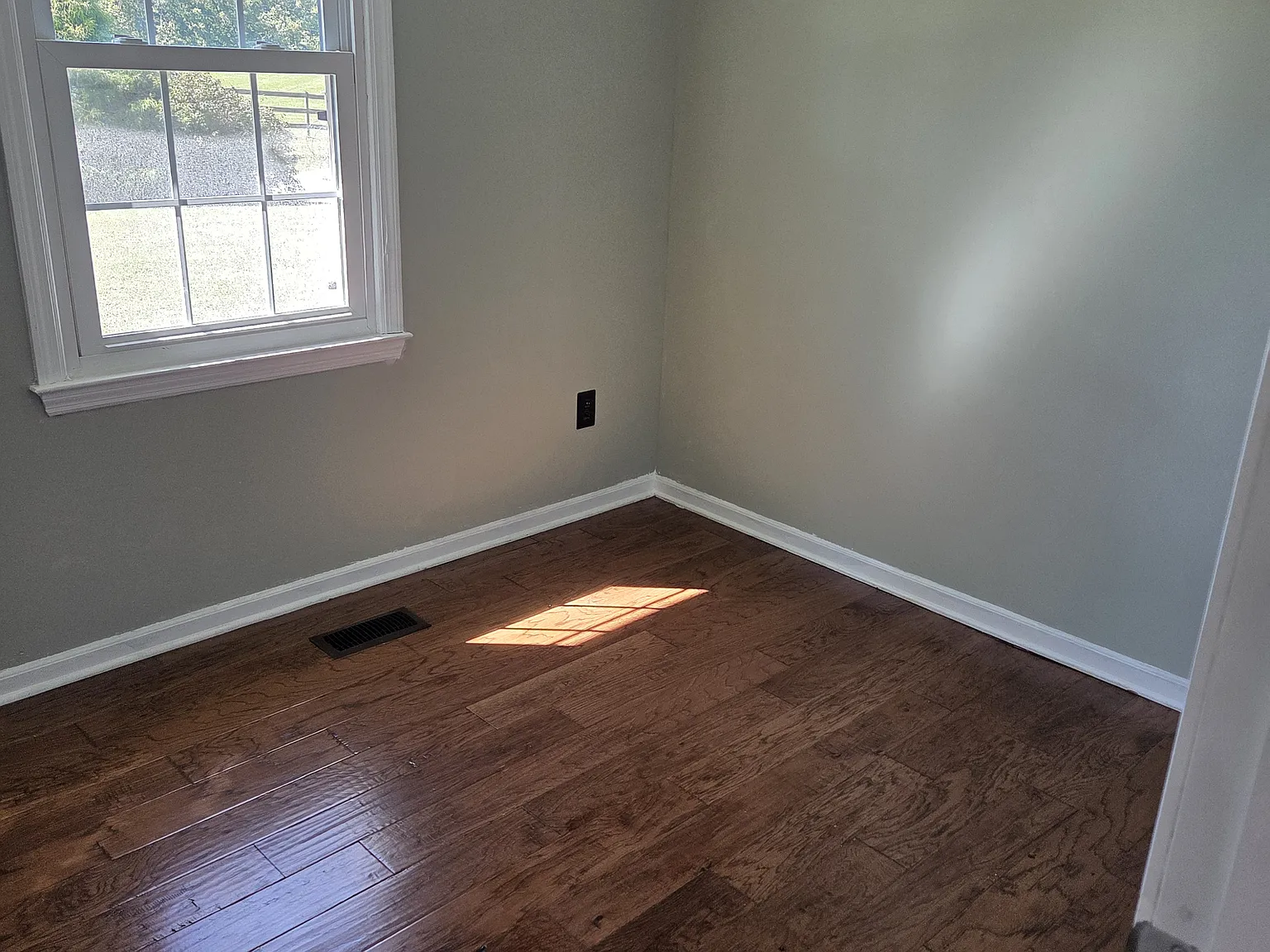3 bed, 1.5 bath, 1500 sqft, $2,000 — Photo 4