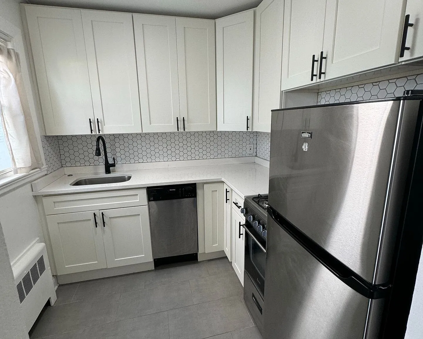 1 bed, 725 sqft, $2,195 — Photo 2