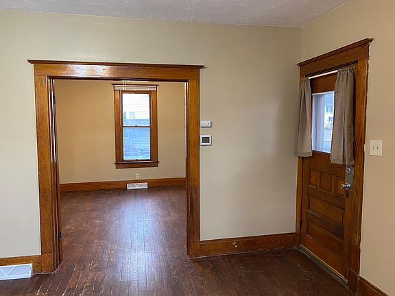 5th image of 521 E 10th St
