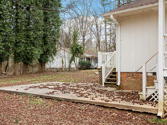 3rd image of 207 S Hillcrest Dr