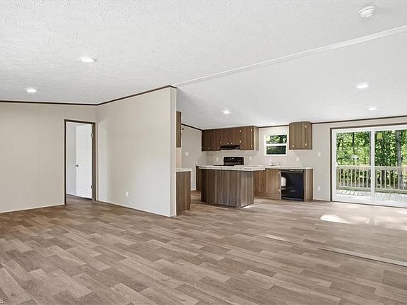 3rd image of 124 Kameron Ct