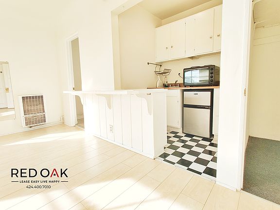 2nd image of 4754 Oakwood Ave APT 16