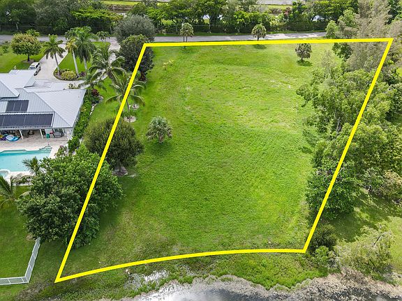 3rd image of 344 Westwood Circle W