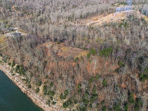 4th image of Woods Cliff Ln