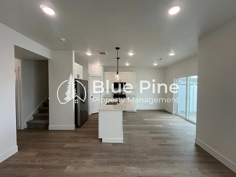 1195 Jaylee Dr #1 — Photo 3