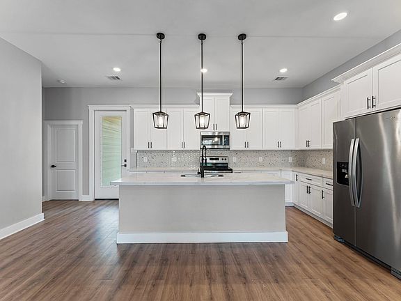 2nd image of 1116 Longleaf Pne