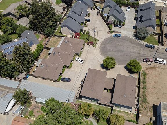 5th image of 20041 Carol Dr