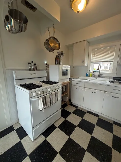 2 bed, 910 sqft, $3,500 — Photo 3