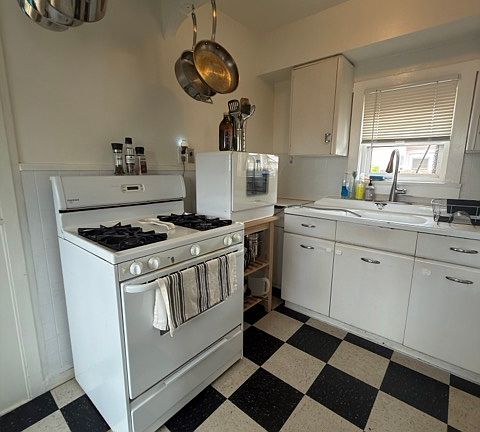 3rd image of 3446 Nile St
