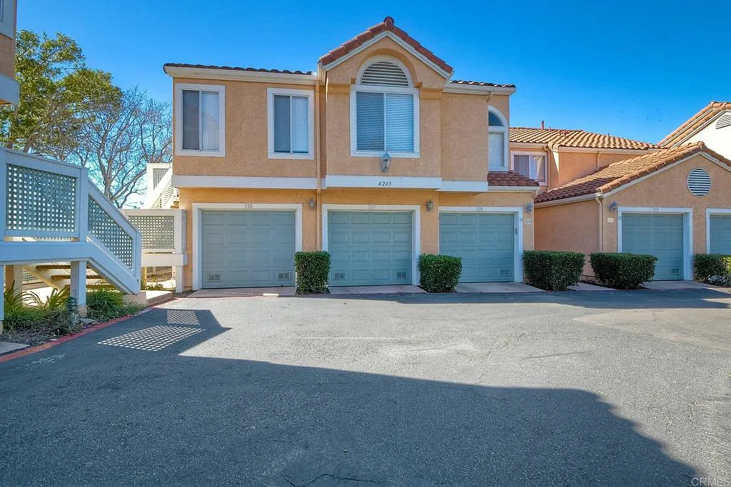 2 bed, 791 sqft, $3,700 — Photo 2