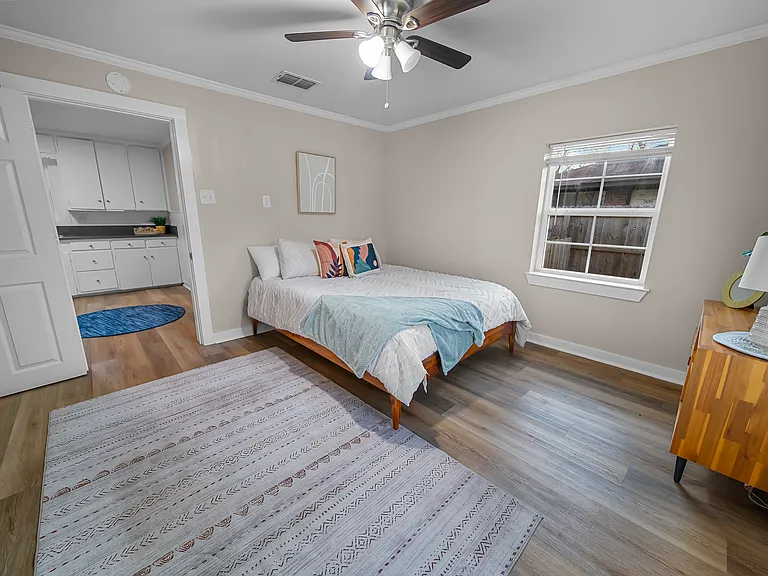 510 Hogg St — Photo 14