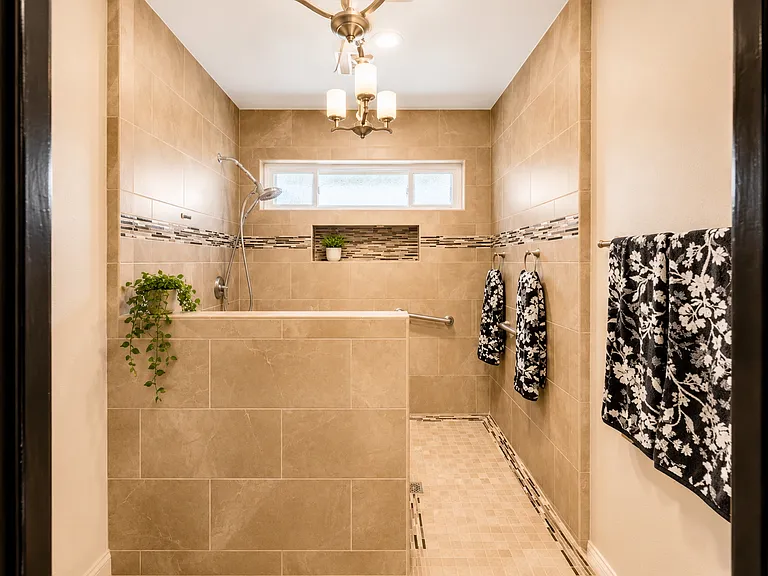 1644 N Mountain View Pl — Photo 7