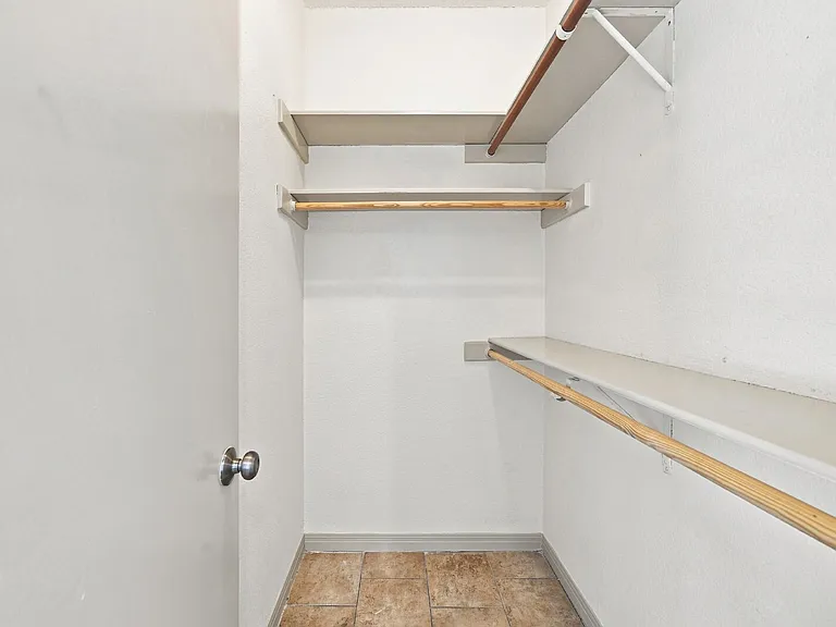 2207 Lancaster Gate Cv — Photo 17