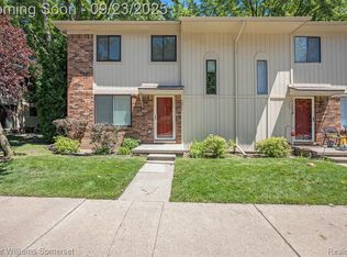 40872 Highpointe Dr, Clinton Township, MI 48038