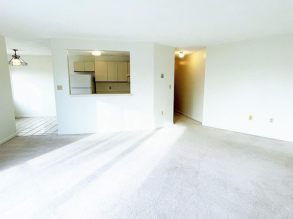 4th image of 410 Washington St #42T