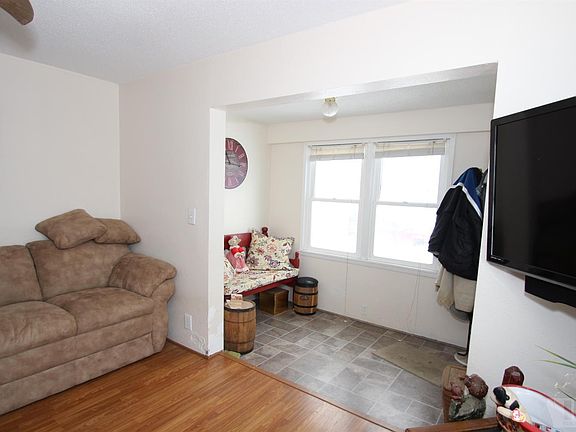 3rd image of 805 15th Pl NE