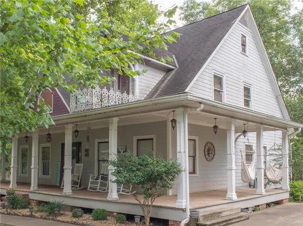 626 Park Ave SE, Lindale, GA 30147