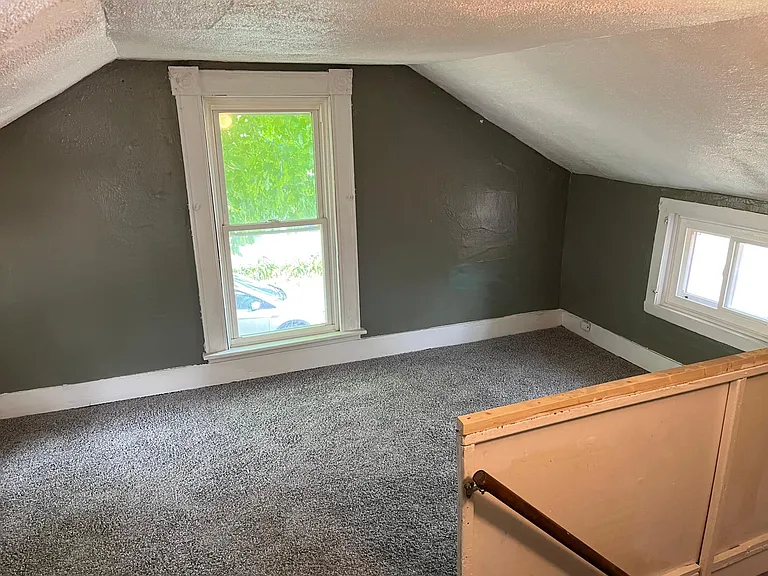 212 W Maple St — Photo 15