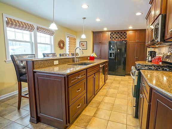 3rd image of 7504 N Piccadilly Pl