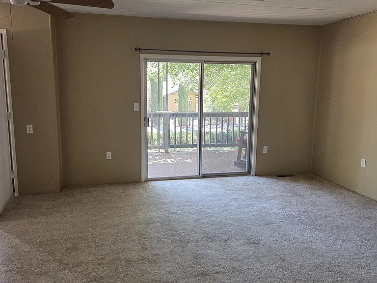 735 Sunshine Ln — Photo 7