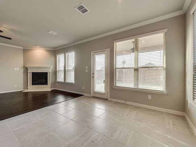 15925 Holly Crk — Photo 10