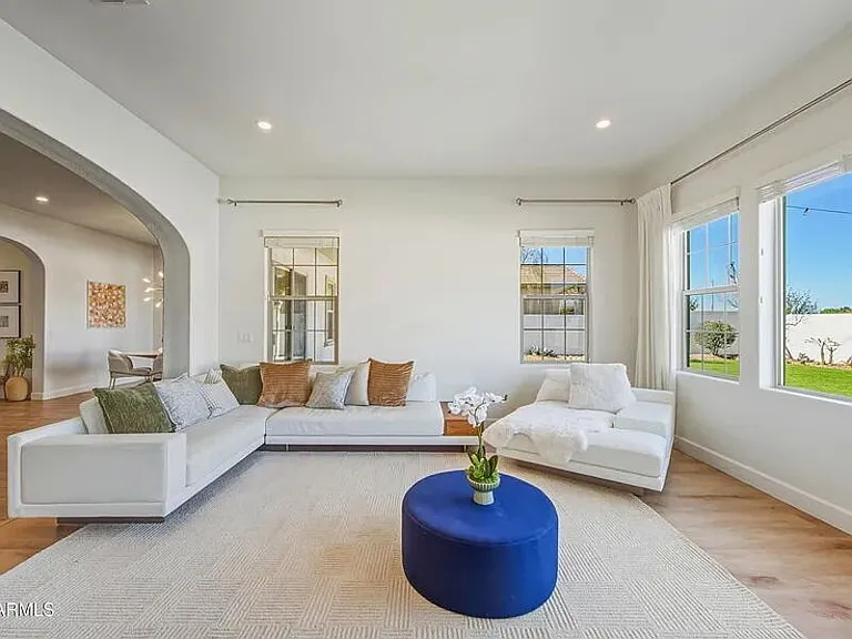 3930 E Iris Dr — Photo 5